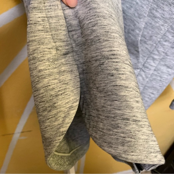 Lululemon Going Places Hooded Jacket
Heathered Space Dyed Medium Grey Size 4 - Picture 12 of 12